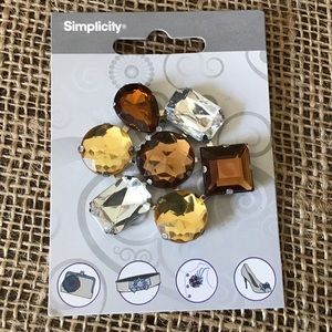 🌿 Simplicity fax gem sewing embellishment.